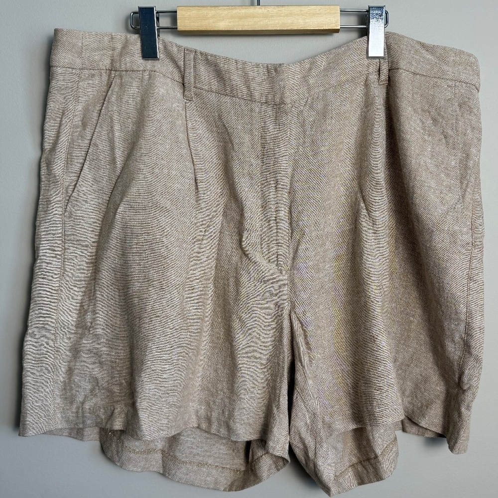 Old Navy High-Waist Linen-Blend Shorts in Light Tan